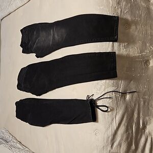 💖$5 Add to bundle Three pairs of Black Jeans💖